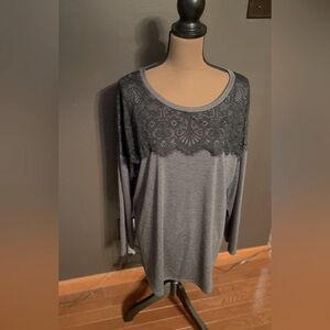 NO LABEL- Beautiful and so soft Gray with black lace  ladies top, SIZE 2X